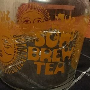 Sun Brew tea pitcher and 4 glasses